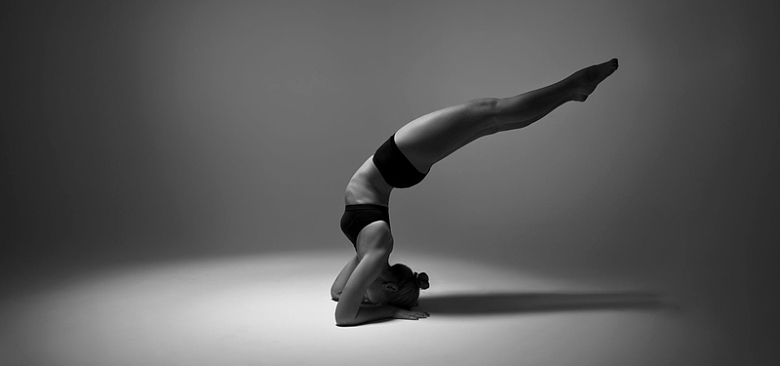 瑜伽健身运动黑色简约背景