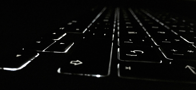 黑白键盘海报背景