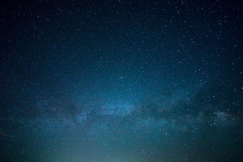 蓝色繁星点点的夜空背景