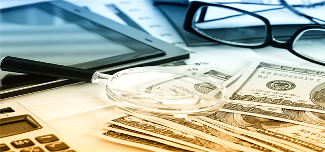 psdpng金融财经商务努力工作banner(1920x900)png手托一堆金币海报