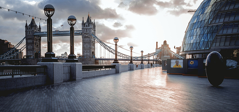 欧式 街道 城堡 建筑 大气 男装 女装 高档 男鞋 女鞋 