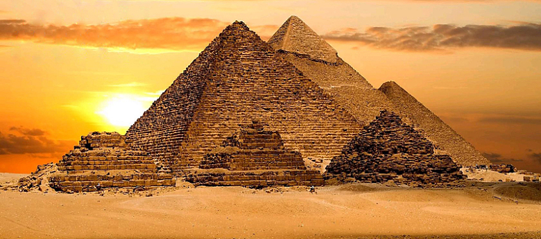 埃及金字塔背景