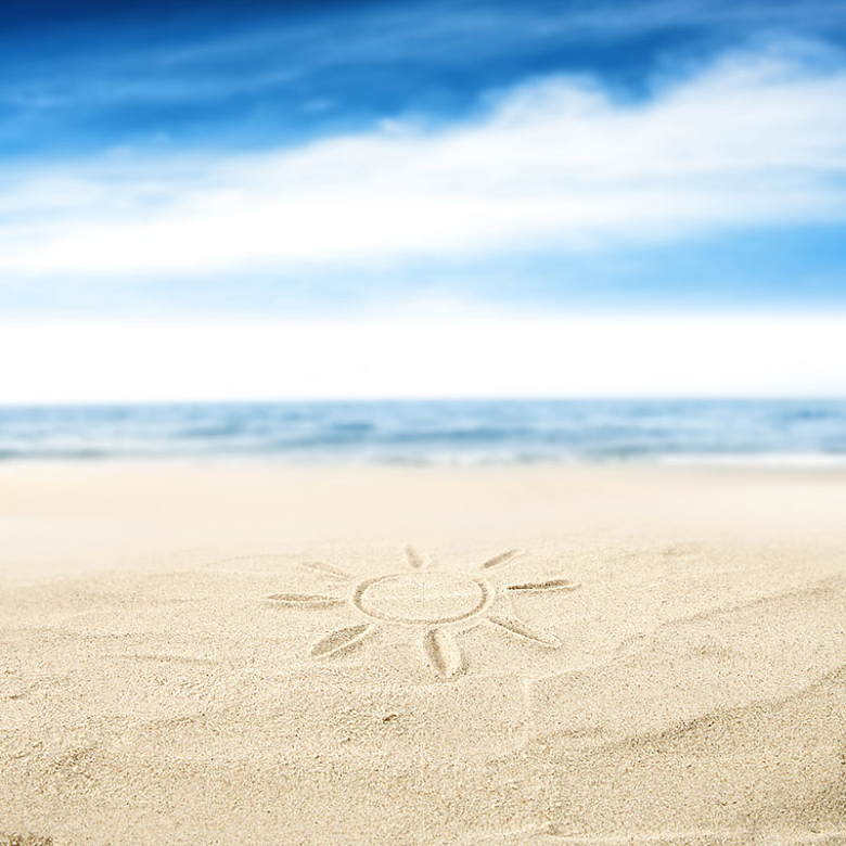 蓝色海滩上太阳夏季主图背景