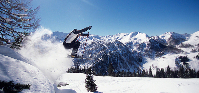 滑雪雪橇雪堆摄影白色海报背景
