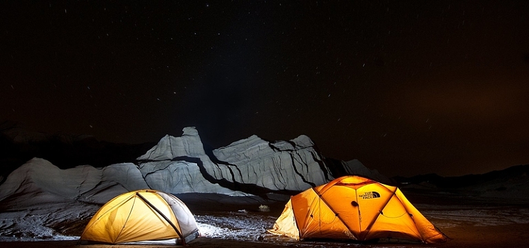 户外夜景夏令营背景