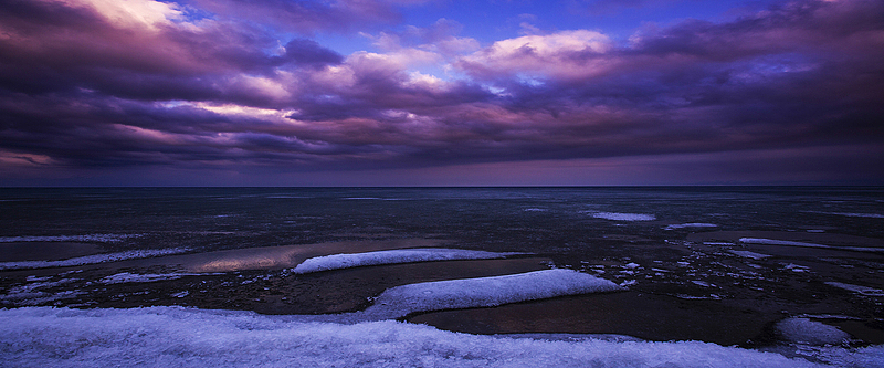 唯美新疆赛里木湖旅游海报背景图