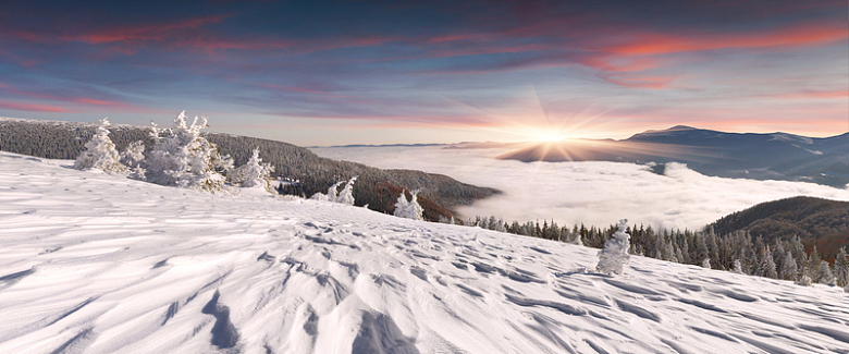 唯美阳光下雪景风景海报背景图