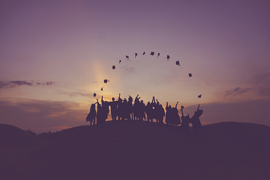 lomo风格大学青春散场毕业照