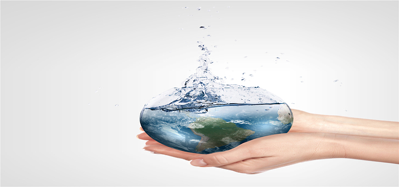 创意水中的地球环保海报背景