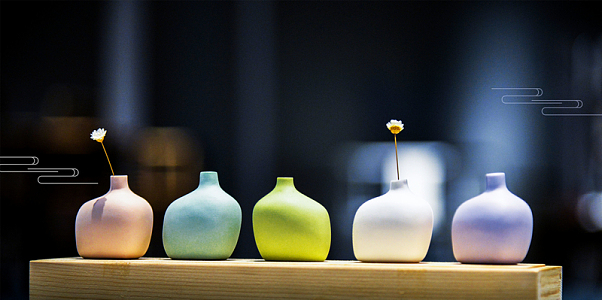 水墨梅花唯美意境陶瓷古玩海报背景素材