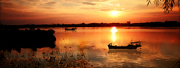 夕阳湖光风景背景图