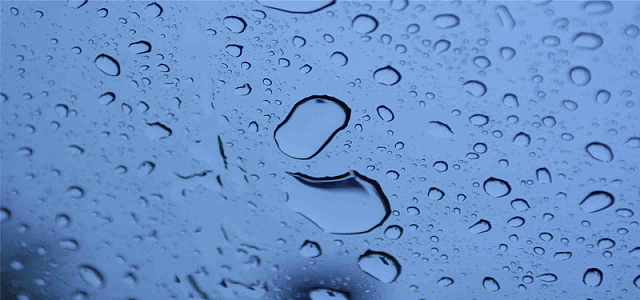 玻璃上的水滴背景