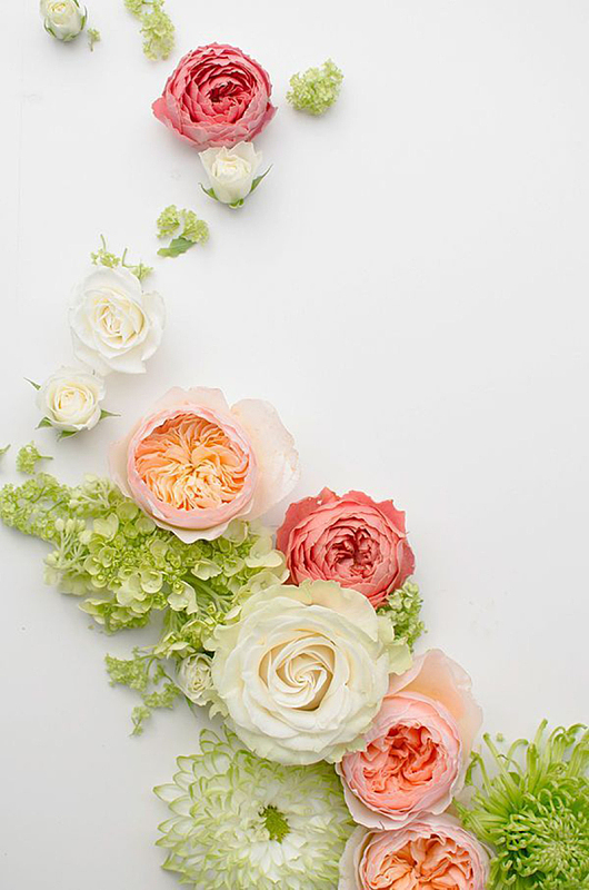 白色淡雅花朵微商促销化妆品海报背景素材