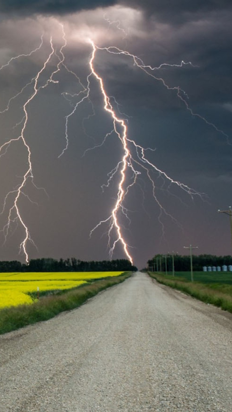 风景天空乌云闪电h5背景素材