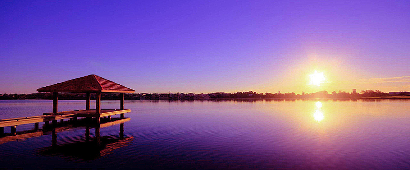 晚霞落日海边背景