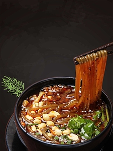 美味酸辣粉背景素材