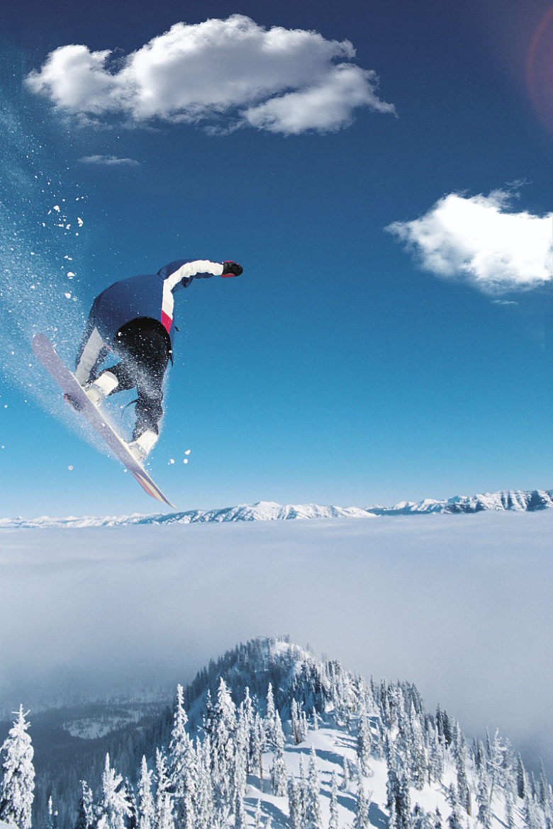 腾空飞跃的滑雪运动员背景素材