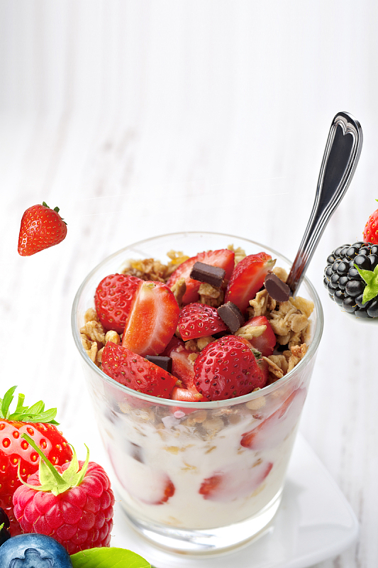 夏日甜品水果奶捞海报