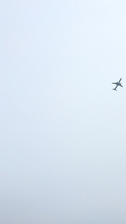 天空中的飞机H5背景