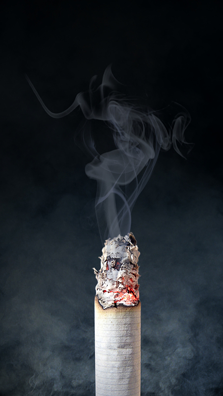 黑色背景上的烟h5素材背景