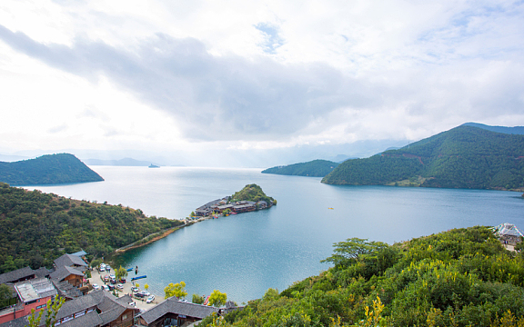 云南泸沽湖自然风景图片