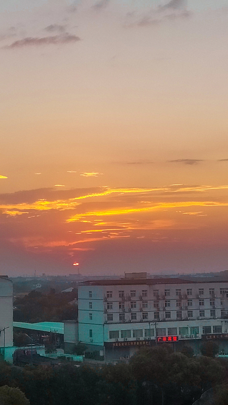 校园操场夕阳调色