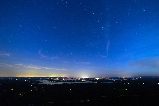 城市天空云朵夜晚夜景