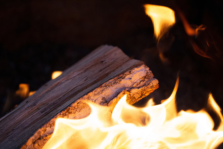 木材篝火图