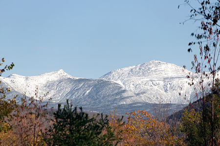 冰冻山峰高山森林