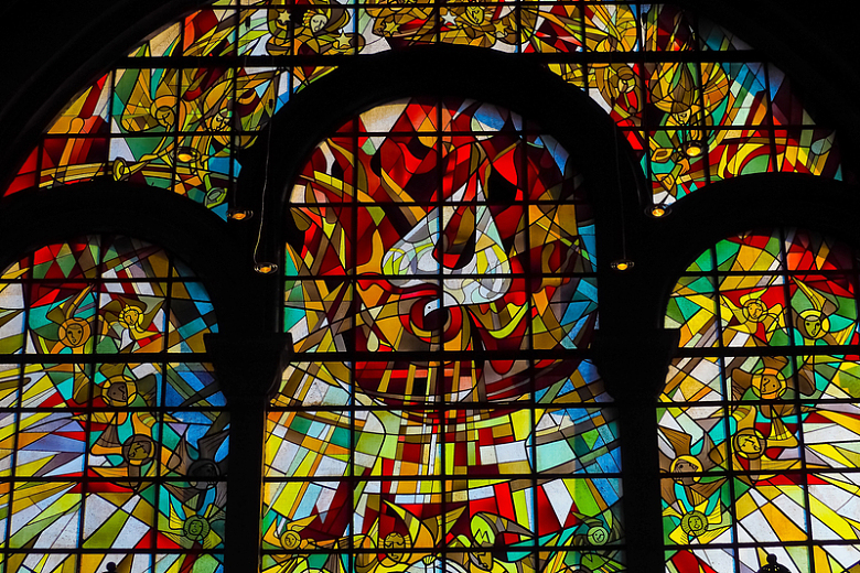 彩色玻璃教堂窗户