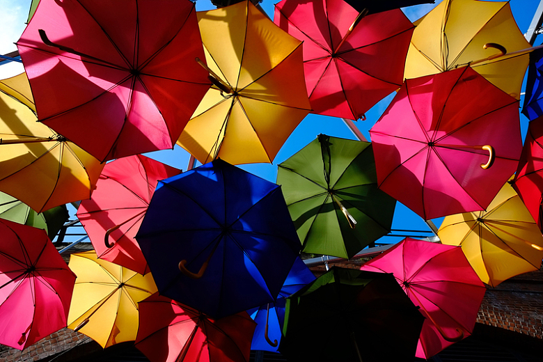 五颜六色雨伞天空摄影