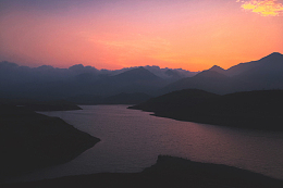 日落景观山峰水面夕阳