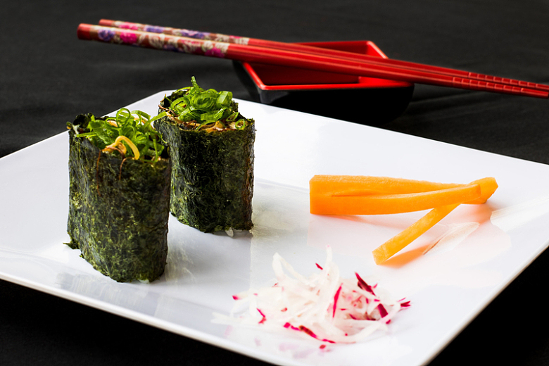 寿司蔬菜餐盘摄影