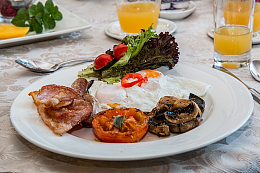 油炸早餐鸡蛋肉食