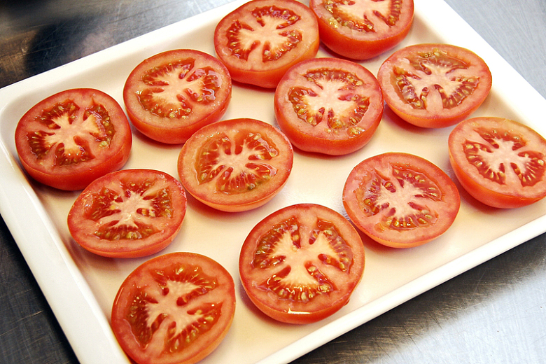 烤箱西红柿番茄摄影
