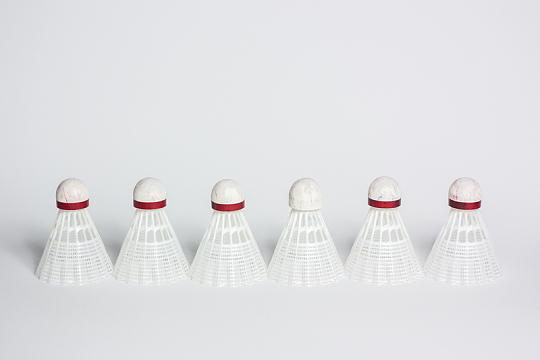 羽毛球运动背景白色