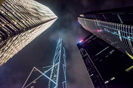 仰拍城市建筑高楼夜景