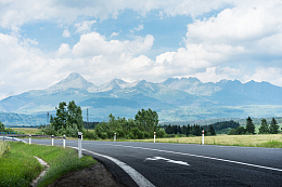 山脉马路天空自然全景