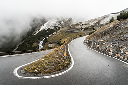 山路马路弯道高山