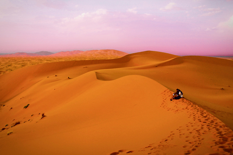 沙漠沙丘脚步天空夕阳