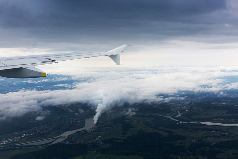 空中云上飞机景观