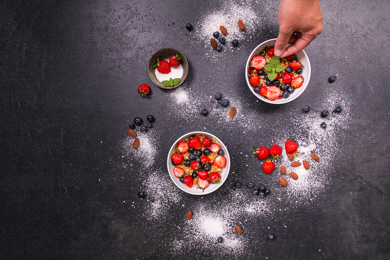 水果碗浆果草莓蓝莓