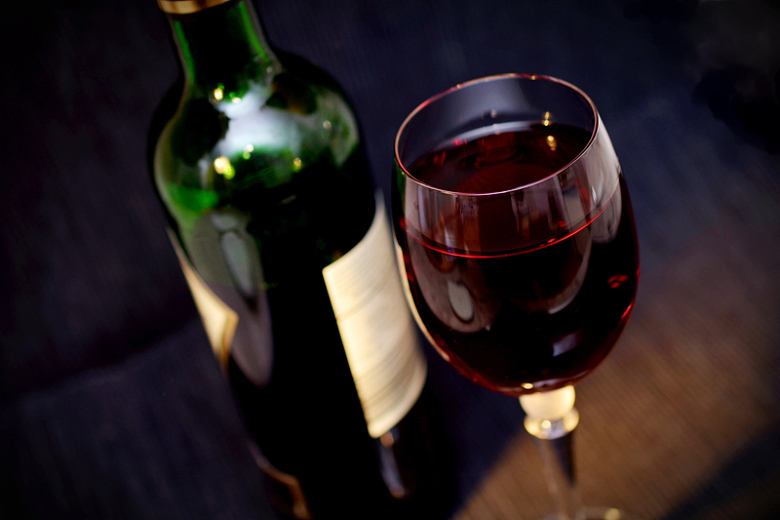 红酒葡萄酒酒杯摄影