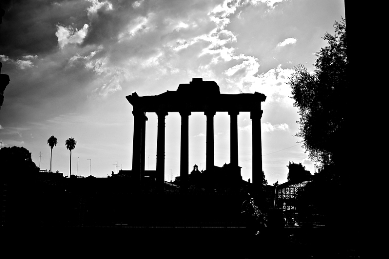 罗马废墟黑白摄影