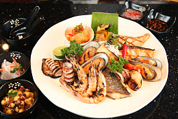 烧烤海鲜晚餐食物