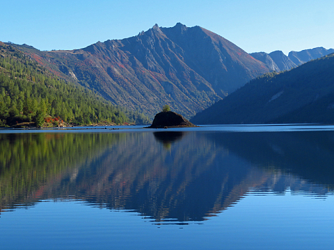 山脉湖面倒影远山自然
