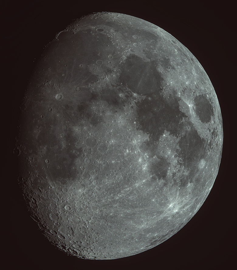 月球表面陨石坑摄影