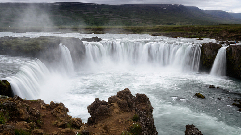 瀑布冰岛水流流动