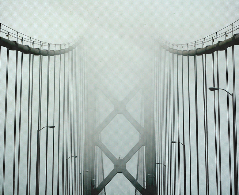 桥梁抽象城市浓雾