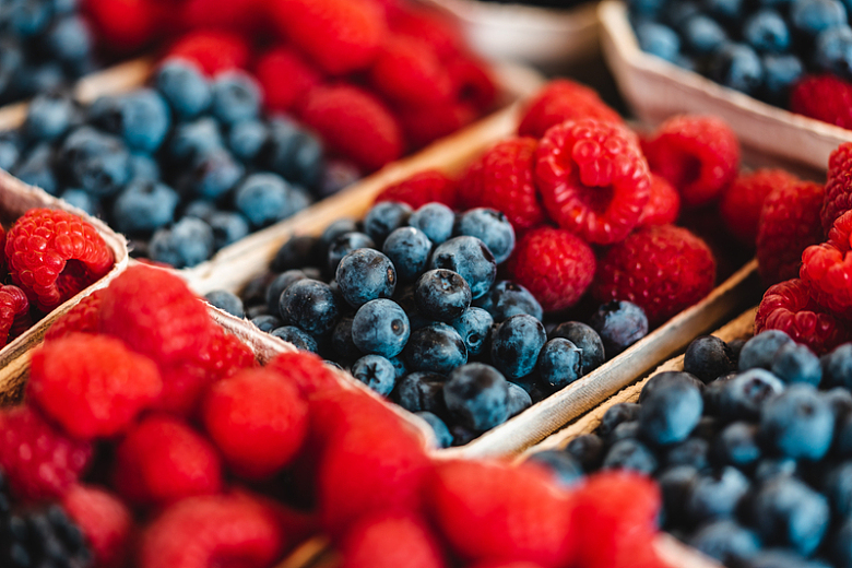 农贸市场树莓蓝莓摄影
